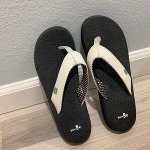 Sanuk Women's Yoga Mat Thong Sandal in White